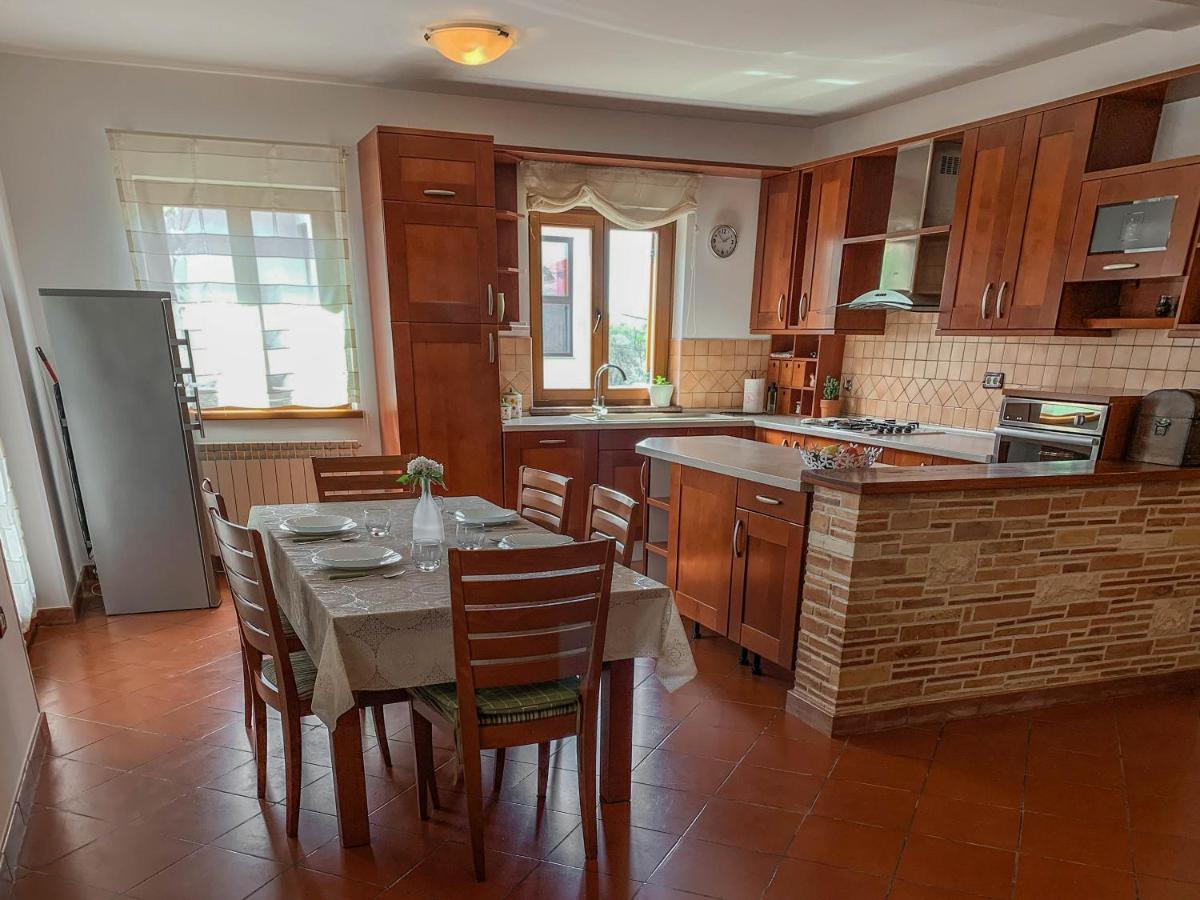 Leone Apartment Brtonigla